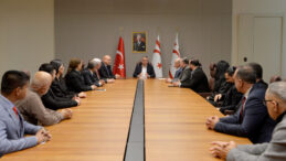 Cumhurbaşkanı Erhürman, SDH Genel Başkanı Özsakınç ve yönetim kurulu üyelerini kabul etti