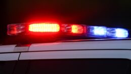 Limasol’da çalıntı motosikletle kaçarken polise bıçak çekti