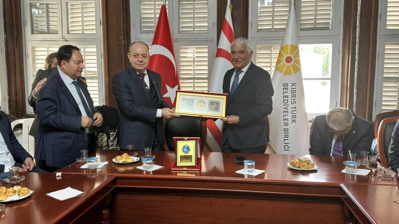 Özçınar, Türkiye-Kıbrıs Türk Cumhuriyeti İşbirliği Cemiyeti ile görüştü