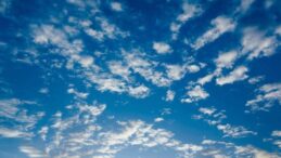 Hava az bulutlu: Fırtınamsı rüzgar etkili oluyor