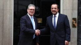 Hristodulidis İngiltere Başbakanı’yla telefonda görüştü